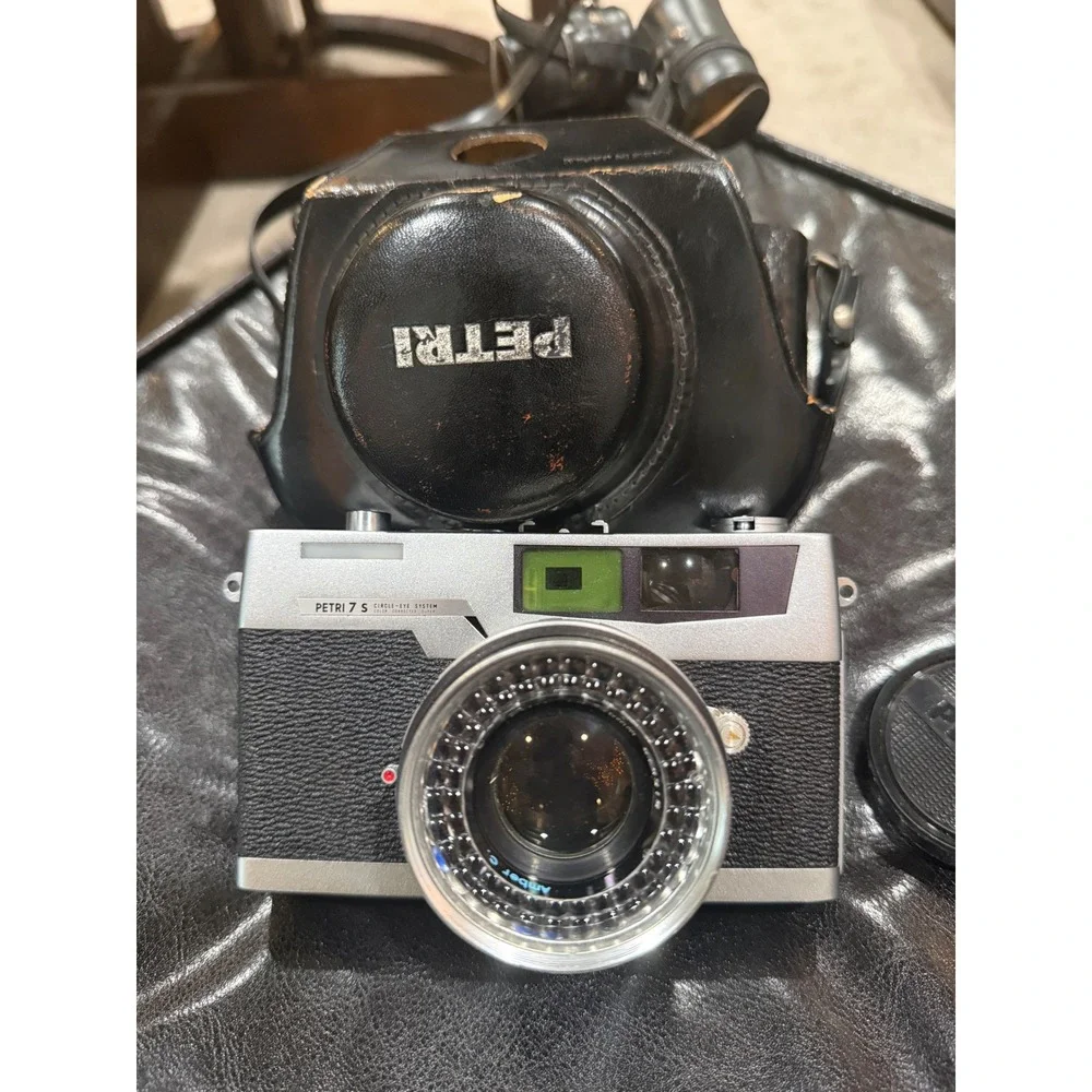 Petri 7 S Circle-Eye System 35mm Rangefinder Camera with 45mm f2.8 Lens and Case